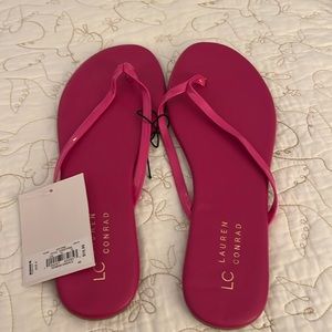 NWT Lauren Conrad Flip Flops